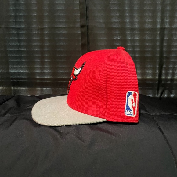 Chicago Bulls flat bill snap back hat - Picture 3 of 4